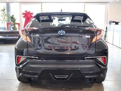 2017 Toyota C-HR - Thumbnail
