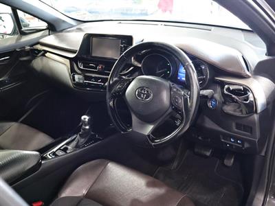 2017 Toyota C-HR - Thumbnail