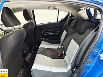 2014 Toyota Aqua - Thumbnail