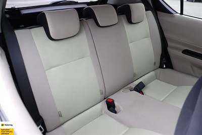 2013 Toyota Aqua - Thumbnail