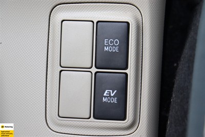 2013 Toyota Aqua - Thumbnail