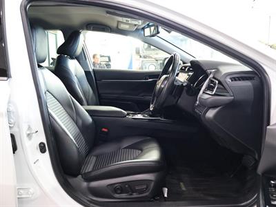 2019 Toyota Camry - Thumbnail